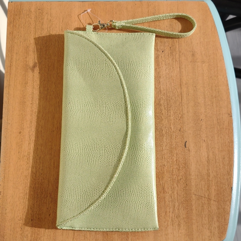 New Without Tags, Clutch, Wristlet, Green, Alligator Print